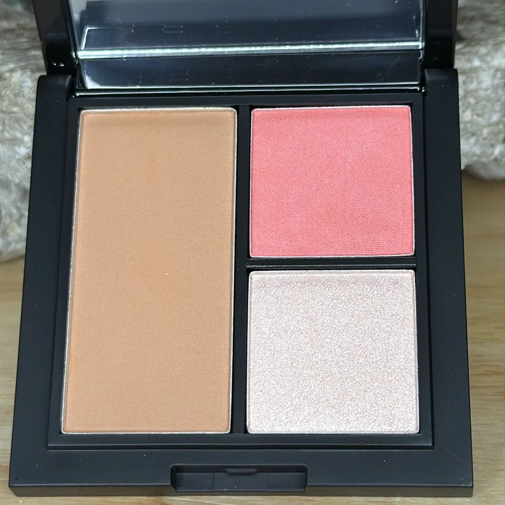 Adorada Color‎ On Your Face Color & Contour Trio